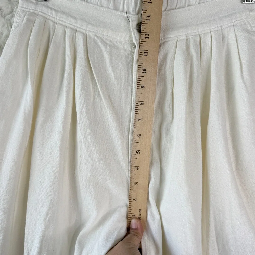 Levis Pleated Tapered Ballon Pants 28 White High Rise Minimalist Coastal Boho‎